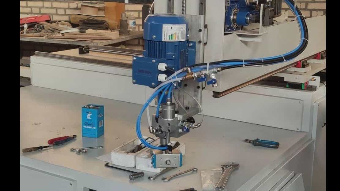 Elektrik paneli köpük enjeksiyon makinası
